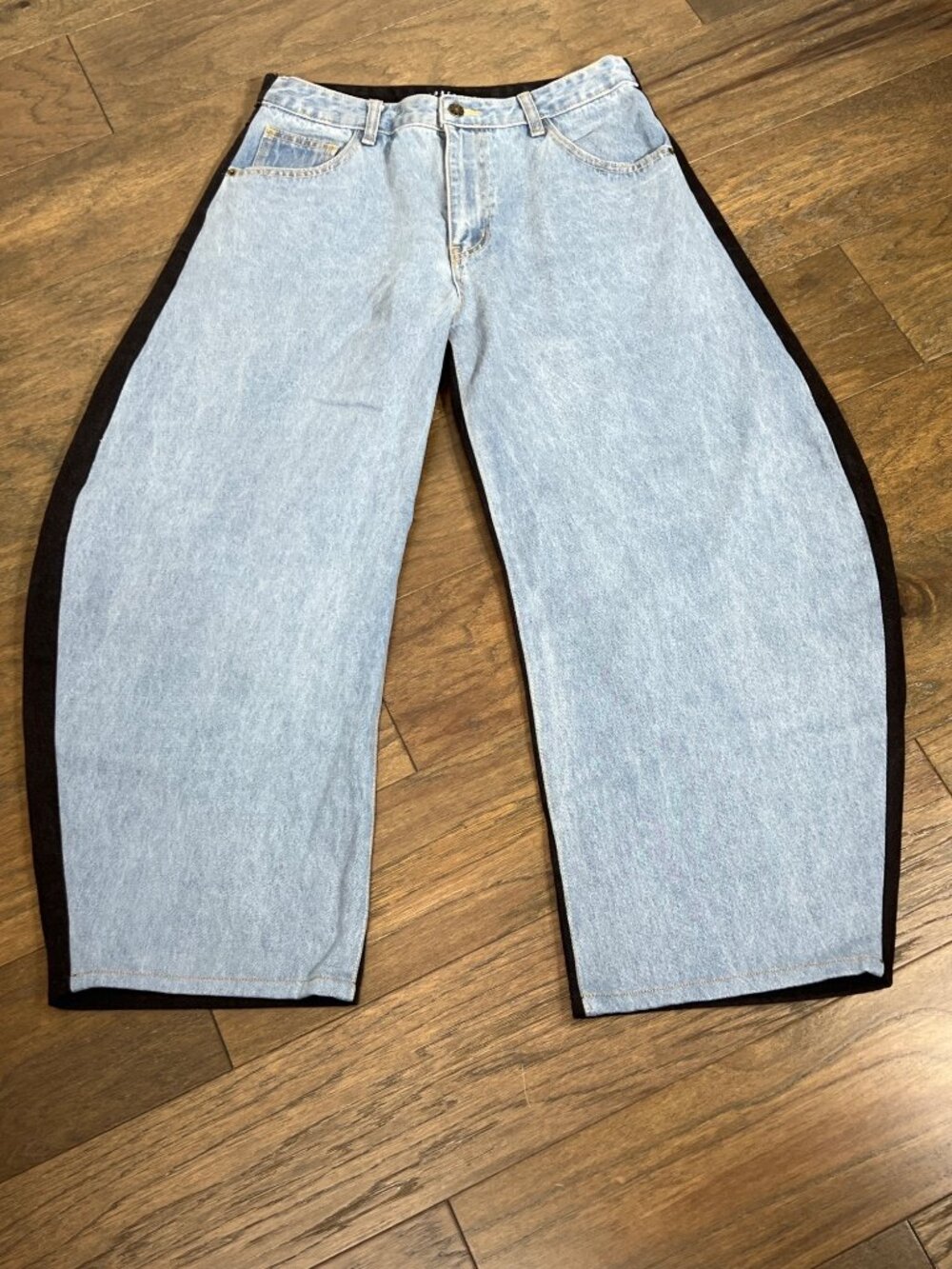 LIONESS Two Tone Horseshoe Barrel Leg Jeans Blue & Black Sz S NWOT - Picture 2 of 9